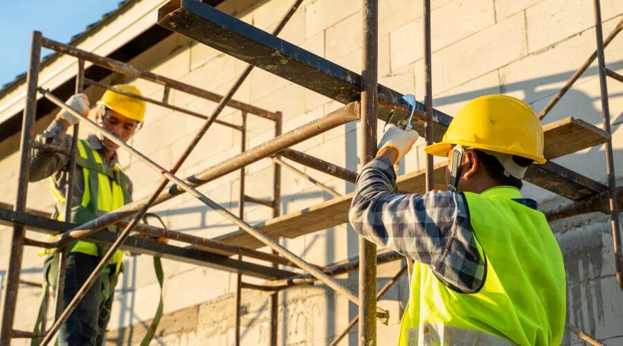 Professional gutter cleaning in Reyno, AR